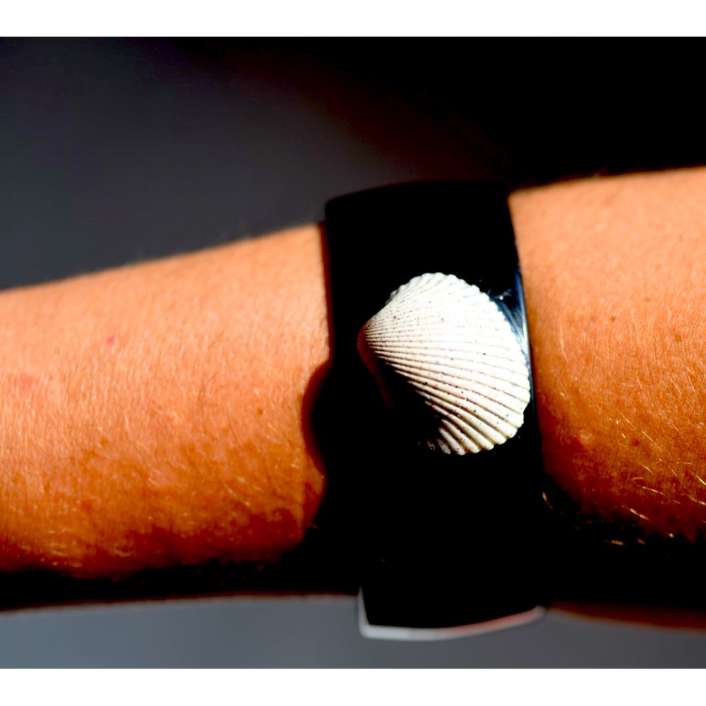 Seashell black bangle bracelet